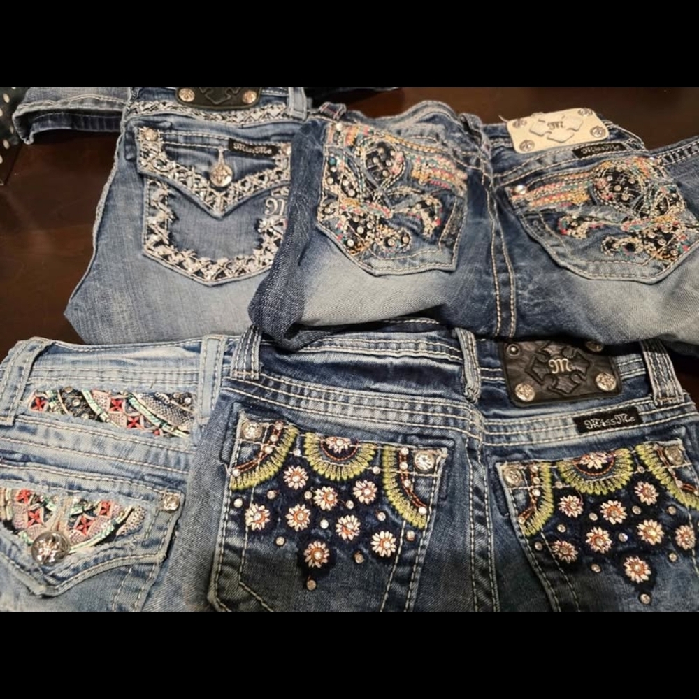 Embroidered Denim Shorts - Picture 4 of 4